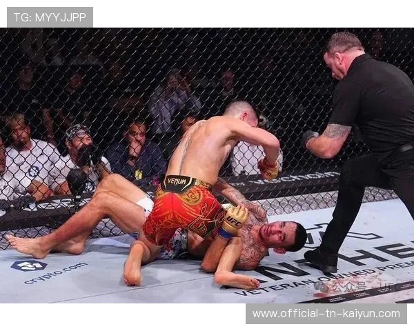 UFC拳手怒喷裁判：赛场上的真实对抗与裁判判罚的纠结
