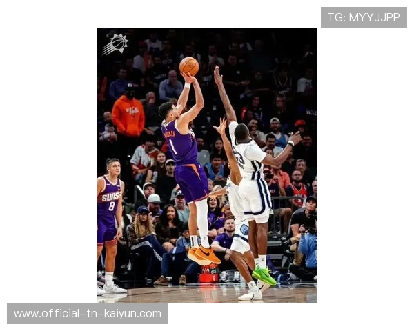 布克最后时刻冷静抛投致胜，太阳带走胜利