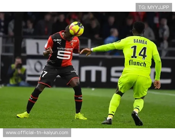 法甲比赛夜场，精彩进球和精彩扑救持续不断，法甲比赛足球